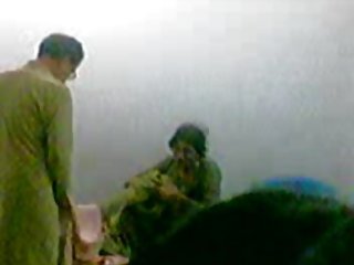पाकिस्तानी कॉलेज के छात्र कॉलेज के प्रोफेसर