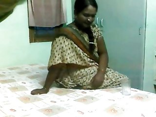 सुंदर भारतीय परिपक्व आदमी के साथ भारतीय लड़की गड़बड़