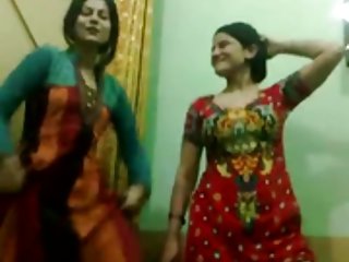 पूर्ण मूवी अश्लील स्ट्रीम पाकिस्तानी गर्म नहीं चाचियों नृत्य का आनंद लें चाचियों नृत्य
