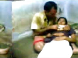 ऑनलाइन xxx com एक पर दो अलग-अलग ग्राहकों को अलग से एक लड़की