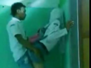पूरा सेक्स xxx रखने पर 2 कमबख्त